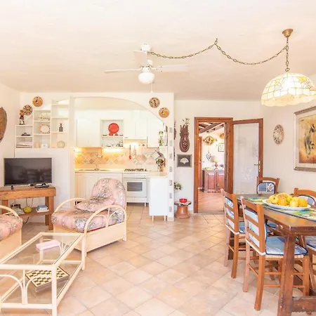 Casa Vacanza Costa Smeralda M. 100 Dal Mare Ferienhaus