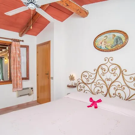 Casa Vacanza Costa Smeralda M. 100 Dal Mare * Cala Bitta